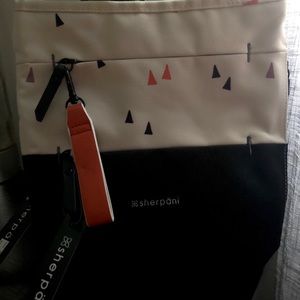 Sherpani Sadie Crossbody bag